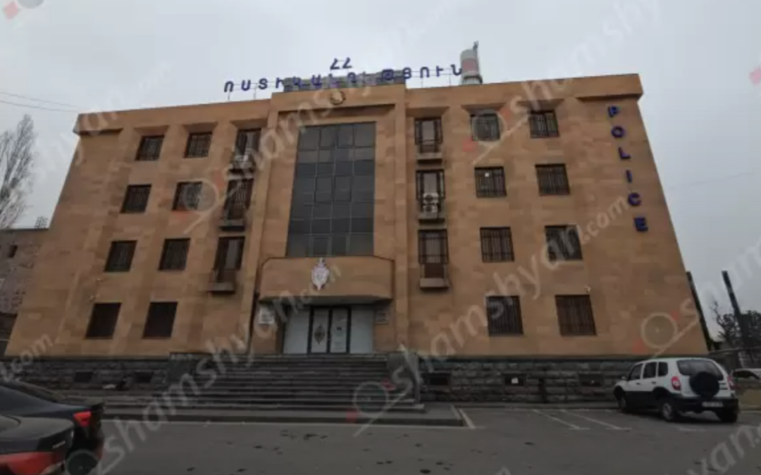 Երևանում տղամարդը հարձակվել է նախկին կնոջ տան վրա, ծեծել նրան, կրակոցներ արձակել և սպառնացել