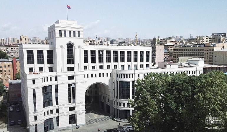 ԱԳՆ բարձրաստիճան պաշտոնյան սիրային կապի մեջ է եղել ադրբեջանցու հետ, փոխանցել տեղեկություններ
