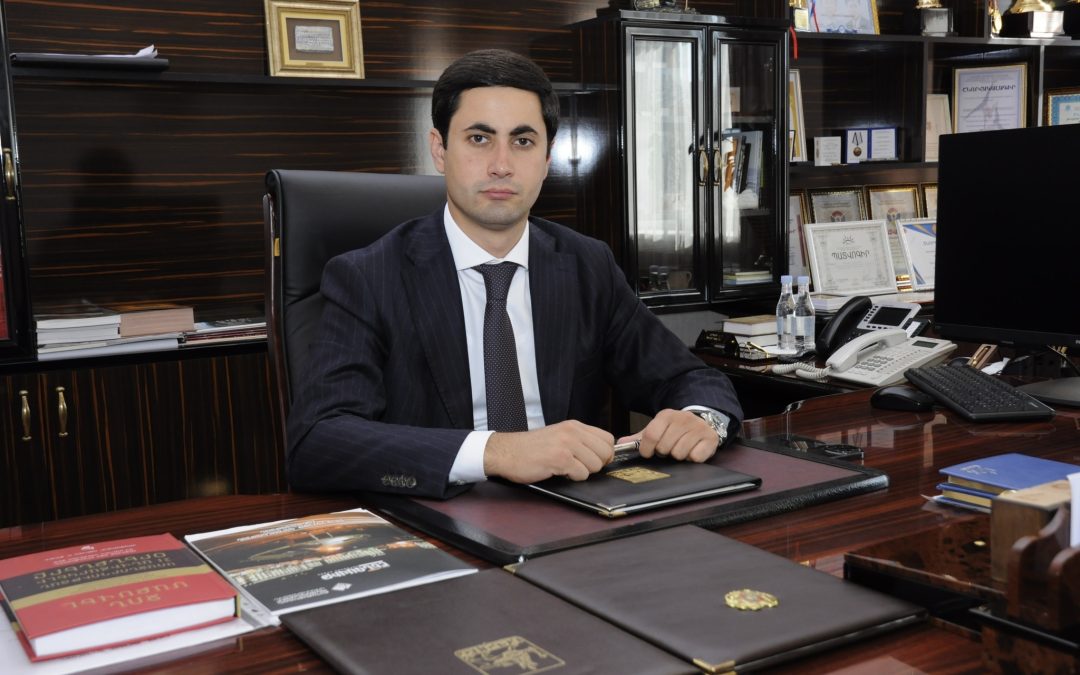 Ծանր հանցանքի մեջ մեղադրվող ՔՊ-ական նախկին թաղապետին դատարանն ազատել է կալանքից