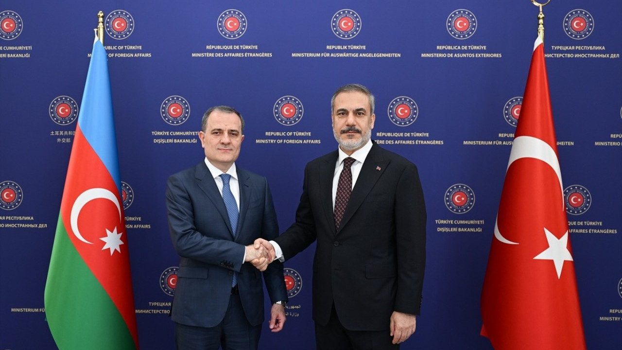 disisleri-bakani-hakan-fidan-azerbaycanli-mevkidasi-bayramov-ile-bir-araya-geldi-Y7T5