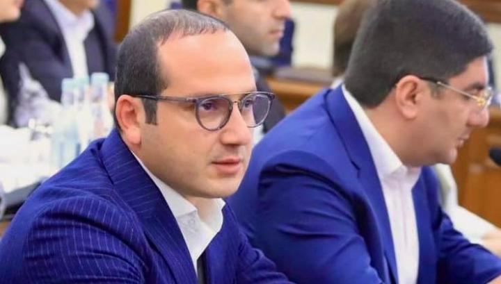 Պոզով-պոչով կոռուպցիոն կենդանին ողջունում է քաղաքացիներին․ Գևորգ Ստեփանյան