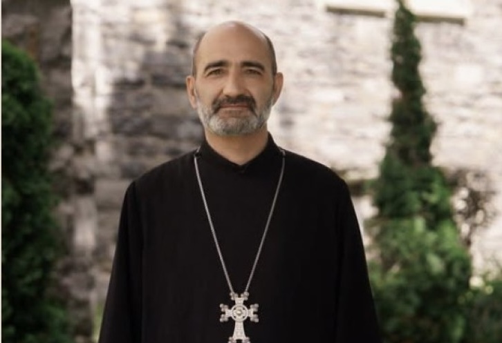 Փաստորեն այս մարդու և՛ մտածողությունն է աղավաղված, և՛ գործունեությունն է հակահայկական, և՛ արտահայտած մտքերն են սնանկ իրականությունից. Տեր Գաբրիել
