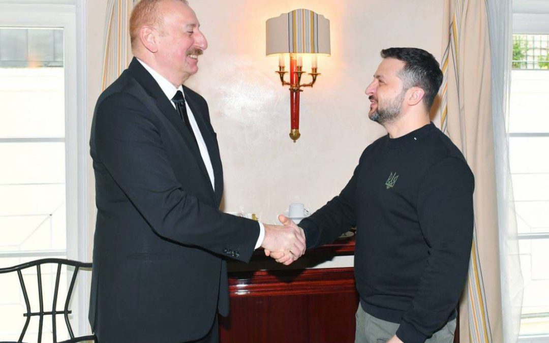 Алиев поздравил Зеленского с Днём Независимости