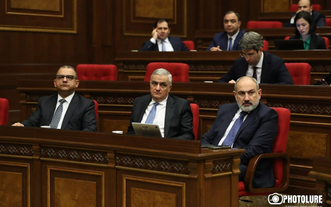 Պաշտոնից ազատման հերթի տակ 2 փոխվարչապետերն են. «Իրավունք»