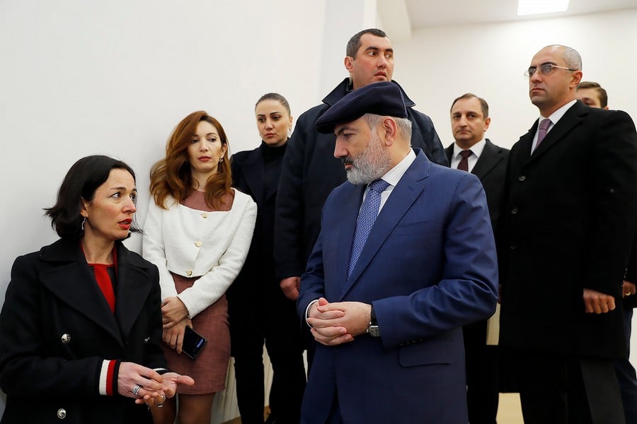 Նիկոլը հեծանիվը մոռացավ, Ժաննան` չէ․ «Հրապարակ»