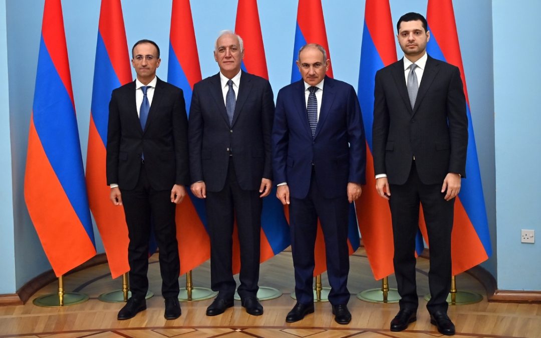 Երդվել են լինել բարեխիղճ, պահպանել ՀՀ ինքնիշխանությունը (որն արդեն իսկ խախտված է)