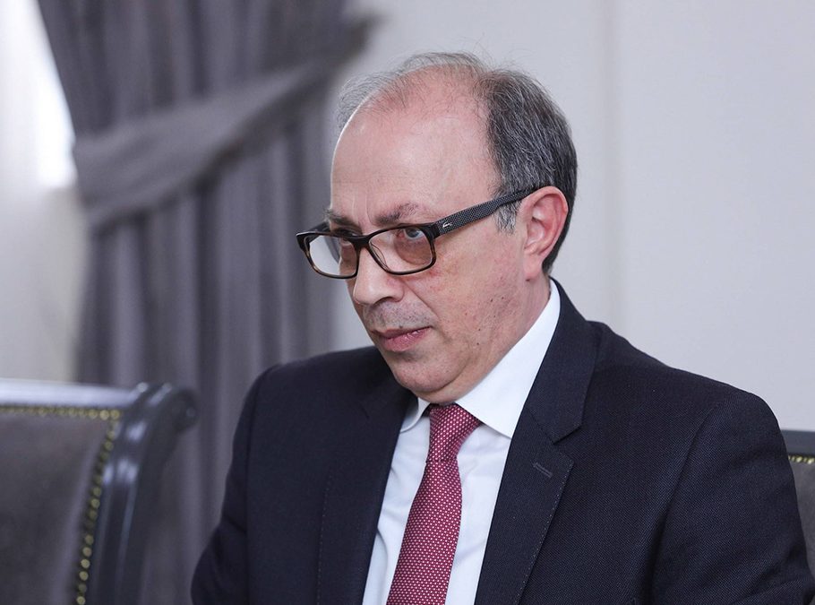 Դեպի այլընտրանքային արտաքին քաղաքականություն. Արա Այվազյանի հոդվածը