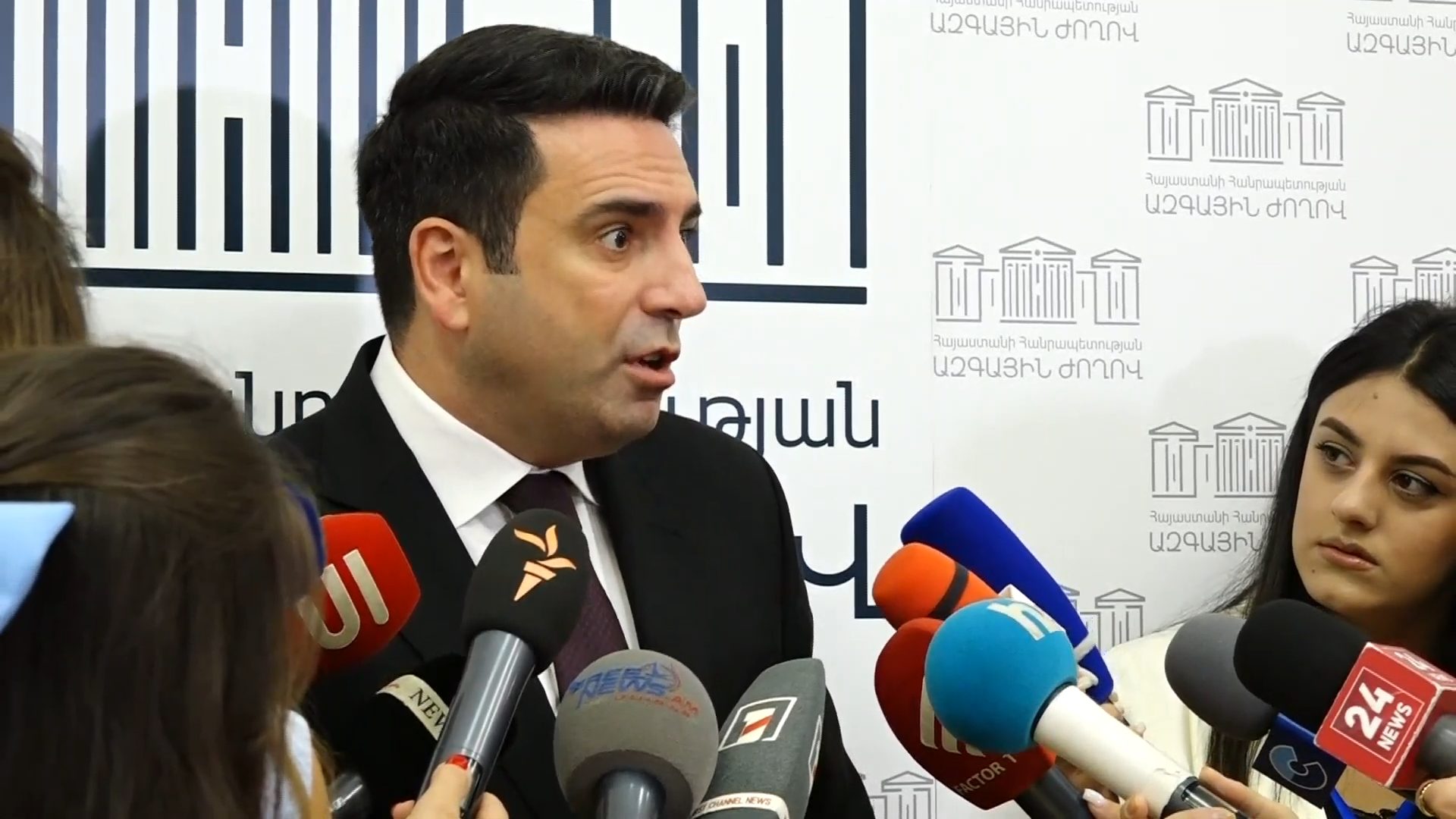 5 TV LIVE 2 Live Stream 00-29-45