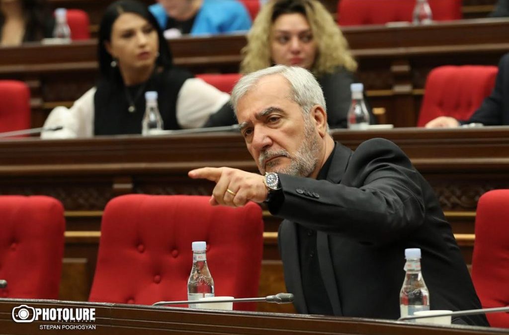 Ինտրիգը պահում է․ «Հրապարակ»