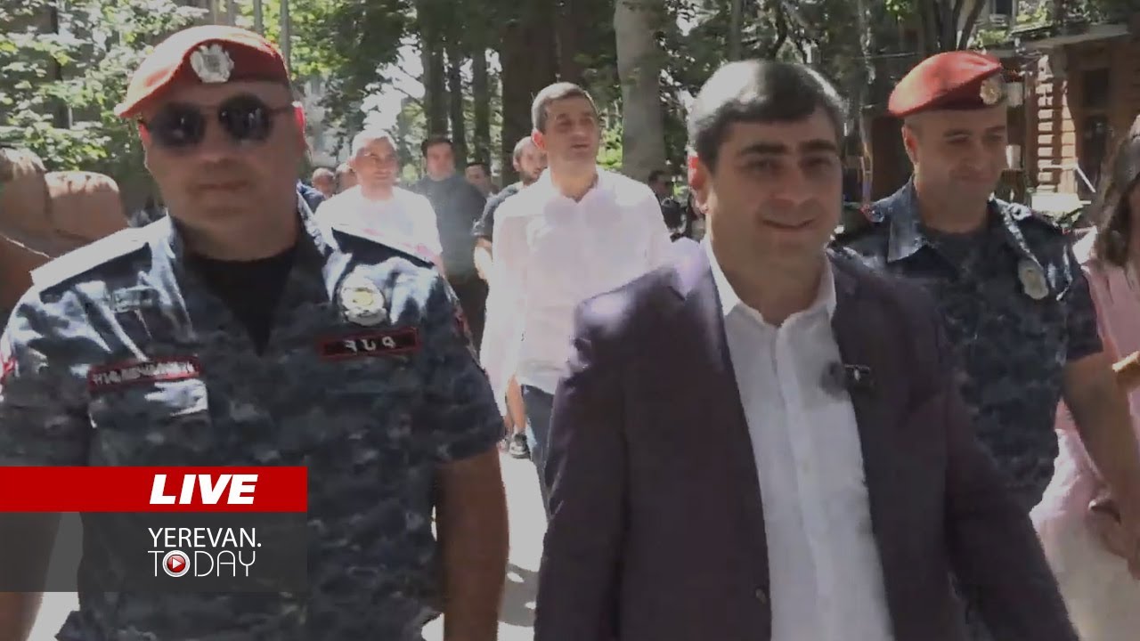 ԱՅՍ ՊԱՀԻՆ | ՈւՂԻՂ | Քաղաքապետարանը Երևանի կենտրոնում ապամոնտաժում է կառույցներ