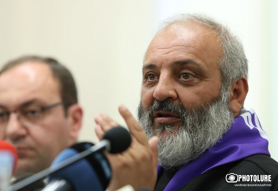 Չարիքը հանձնելու է Սյունիքը որպես միջանցք՝ բոլոր գեղեցիկ փաթեթավորումներով․ Բագրատ սրբազան