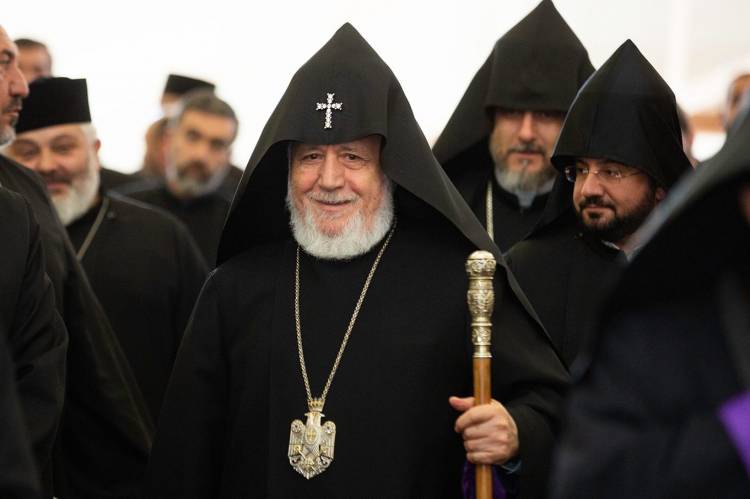 Փնտրվում են դավաճաններ. «Հրապարակ»
