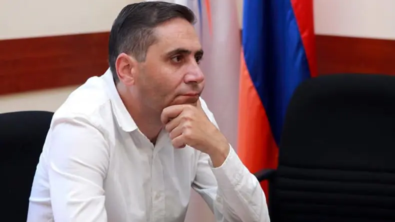 Խաղաղություն՝ երբ թշնամին ջնջում է քո տառերը. Արման Աբովյան
