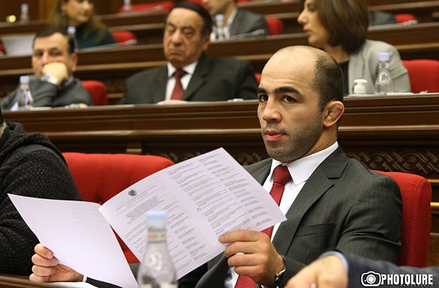 Շանտա՞ժ, թե՞ «ընտանիք ենք պահում». Արսեն Ջուլֆալակյան