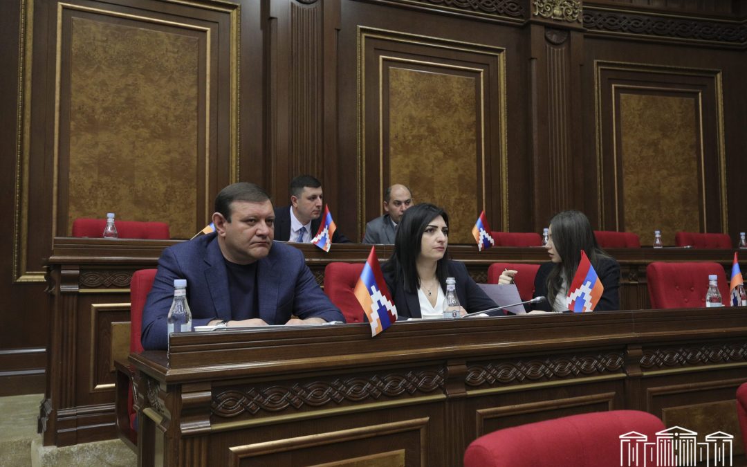 Фракция «Честь имею» представила проект заявления о вотуме недоверия Пашиняну