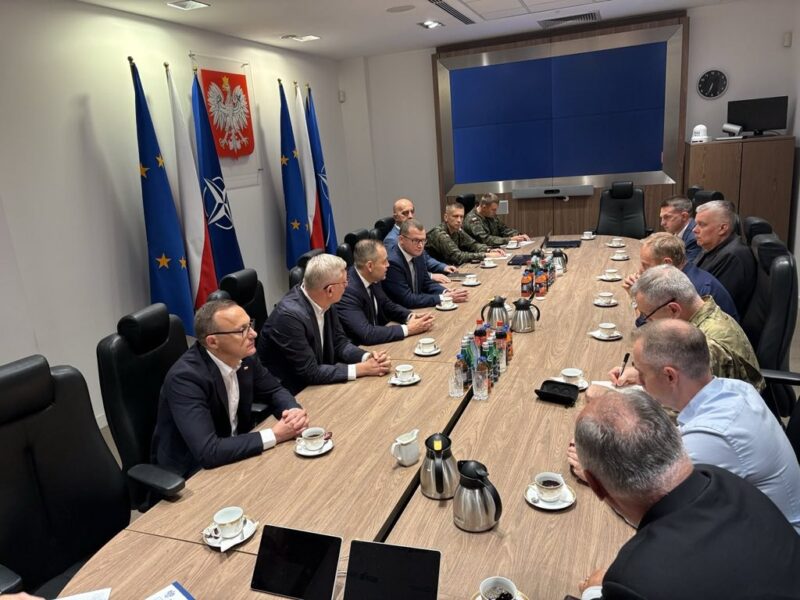 Լեհաստանի օդային տարածքը խախտվել է ԱԹՍ-ների պատճառով․ ԱԽ նիստ է գումարվել