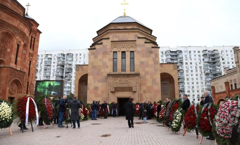 Тиграна Кеосаяна проводили в последний путь под аплодисменты