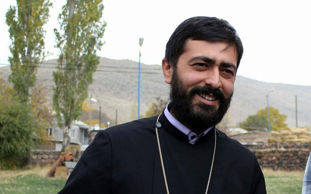 Քաղաքակա՞ն, թե՞ անձնական շահ․ ինչո՞ւ է Եկեղեցու միասնությունը խարխլում Թալինի հոգևոր հովիվը․Yerkir.am