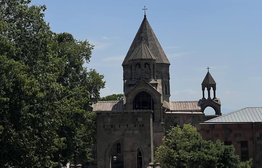 «Հույս ունենք, որ քահանա հայրերը կվերադառնան կանոնական դաշտ». Մայր Աթոռ