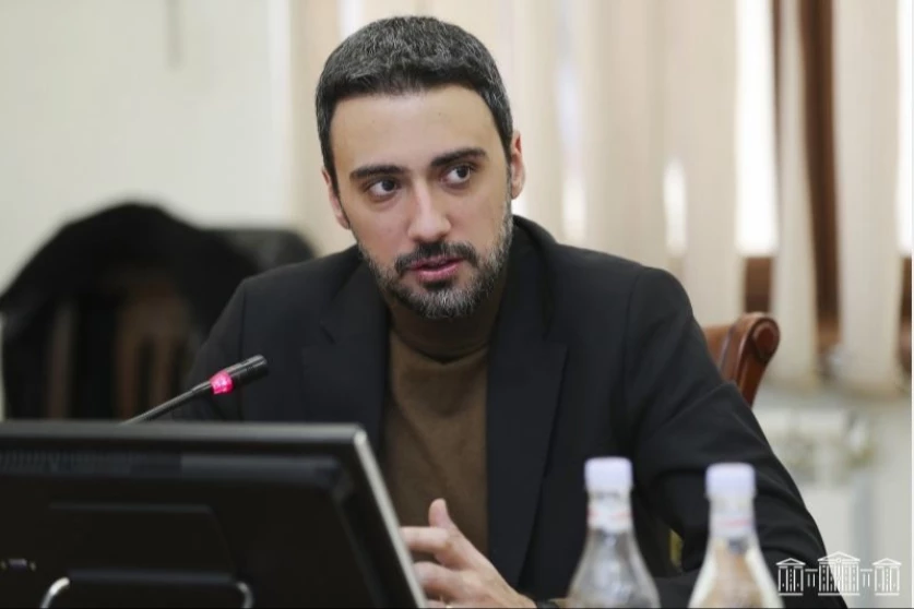 Հրապարակավ դիմում եմ Փաստաբանական ակադեմիայի խորհրդին՝ ակադեմիայի ունկնդիր Արմինե Մելիքսեթյանի հեռացման հարցը քննարկելու նպատակով․ փաստաբան