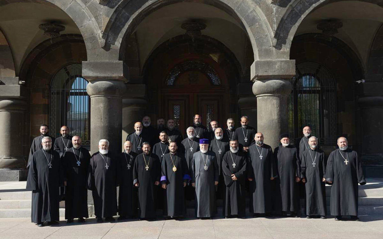 Վեհափառը մտահոգությամբ անդրադարձավ Շիրակի թեմի առաջնորդի անարդար դատավճռին. Մայր Աթոռ
