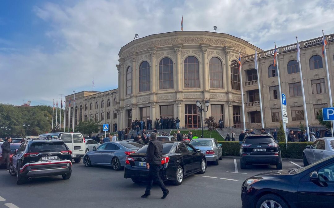 Գյումրու համայնքապետարանի երեք աշխատակից ձերբակալվել է. ՔԿ