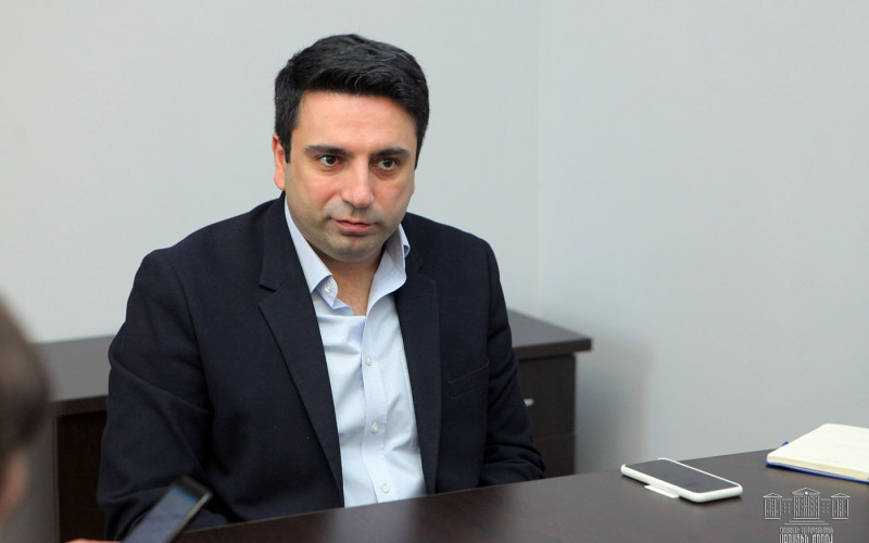 «Կա՞ մարդ, որ կարող է հայտարարել, որ ինքը կարող է ապահովել հայ մարդու վերադարձը Ղարաբաղի որևէ բնակավայր». Ալեն Սիմոնյան