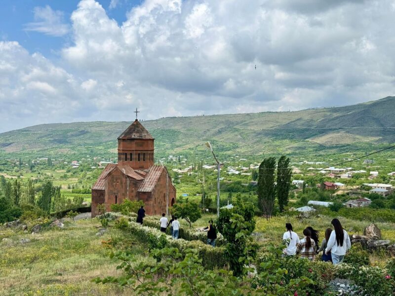 Արագածոտնի Թեմը հրավիրում է ժամերգության՝ աղոթելու կալանավորված Սրբազան հոր համար