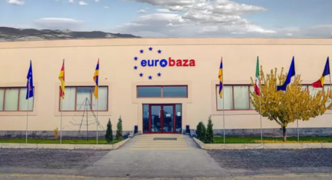 Կոտրել են «Եվրոբազայի» պատուհանը, ապա չհրկիզվող պահարանից տարել 13 միլիոն դրամ