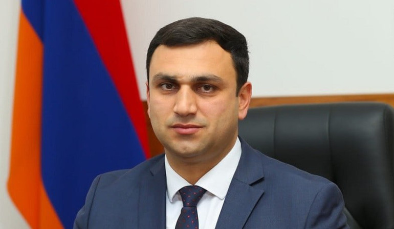 ՀԷՑ-ի Էջմիածնի մասնաճյուղի տնօրենը ՔՊ-ի թեկնածուի քարոզարշավն է անում. լրագրող