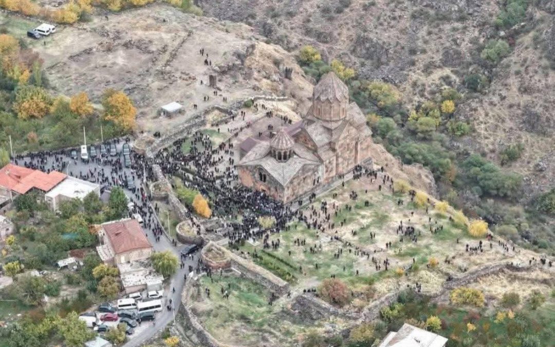 Փաշինյանը կփորձի իր շուրջ հավաքել հոգևորականների, որոնց հետ կքայլի դեպի Մայր Աթոռ․ «Ժողովուրդ»