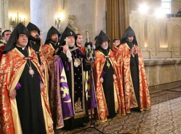 Բարձրաստիճան հոգևորականները հակաքայլեր են ձեռնարկում իշխանությունների դեմ. «Հրապարակ»