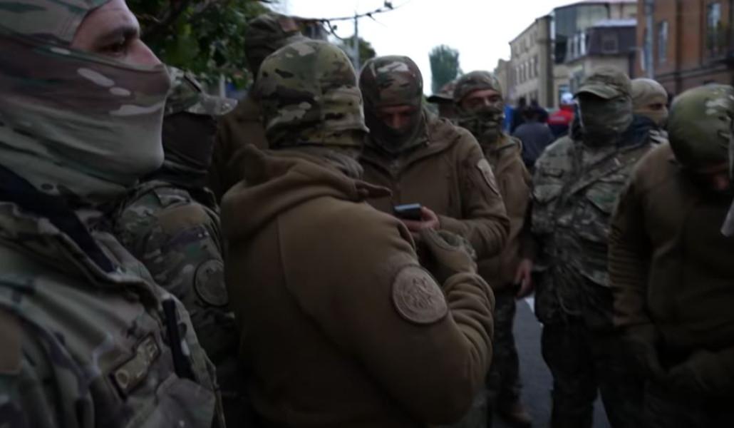 Գյումրու համայնքապետարանի մոտից 33 անձ է ձերբակալվել. ՔԿ