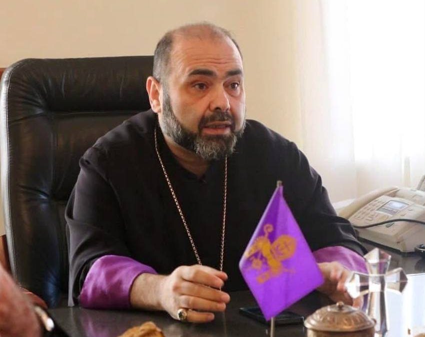 Суд в Ереване арестовал епископа Мкртича Прошяна на 2 месяца