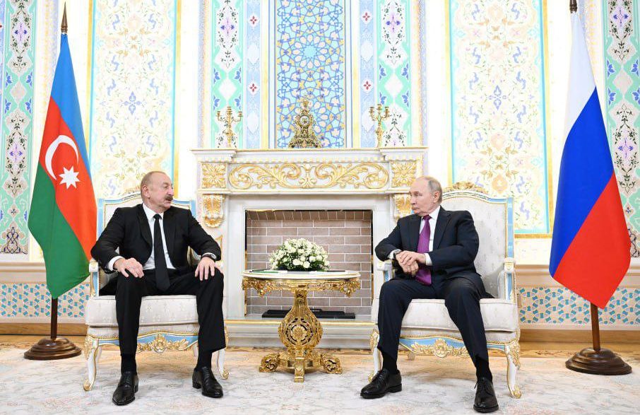 Путин поговорил по телефону с Алиевым, сообщили в Кремле