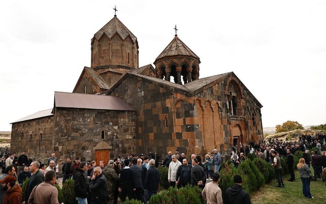 Անհենարան իշխանություն, անաջակից հանրահավաք եկեղեցում. «Փաստ»