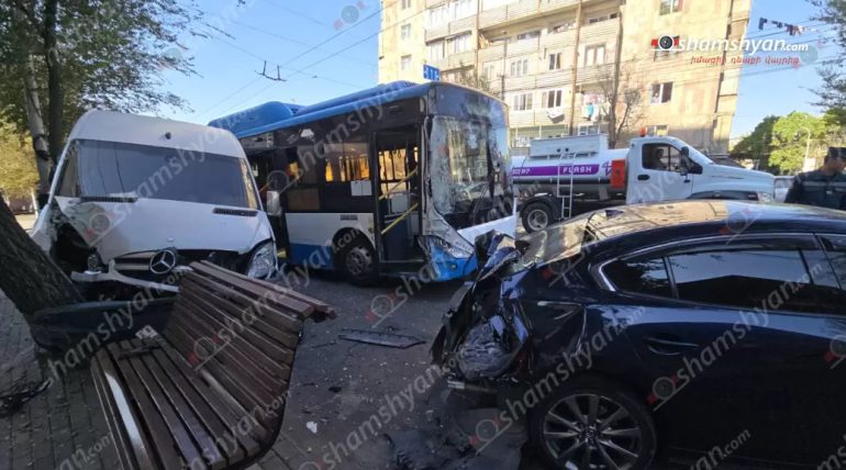 Շղթայական ավտովթար Երևանում. ավտոբուսի ուղևորները չեն տուժել