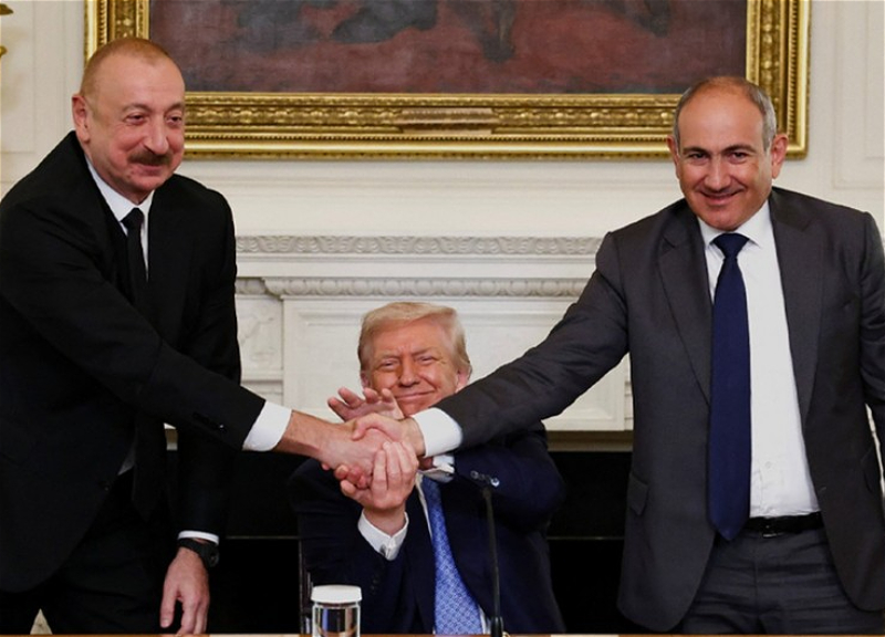 Խժդժություններ իշխող թիմում. Հրապարակ