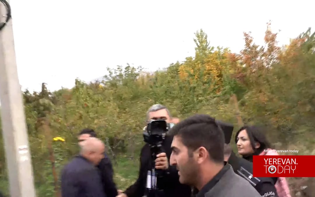 «Степан Асатрян не имеет права проводить литургию!»: после этих слов гражданина силой вывели их монастыря