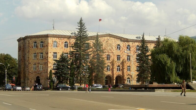 Ձերբակալվել է Վանաձորի համայնքապետարանի եկամուտների հավաքագրման և գույքի կառավարման բաժնի պետը