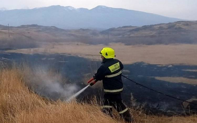 Հրդեհաշիջման աշխատանքները շարունակվում են. հաջողվել է մարել մի շարք տարածքներում բռնկված հրդեհները. ՆԳՆ ՓԾ