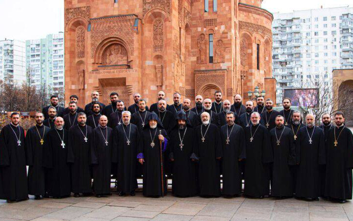 Հորդորում են Եկեղեցու հավատավոր զավակներին լինել զգոն, չտրվել իշխանական սադրանքներին. հայտարարություն