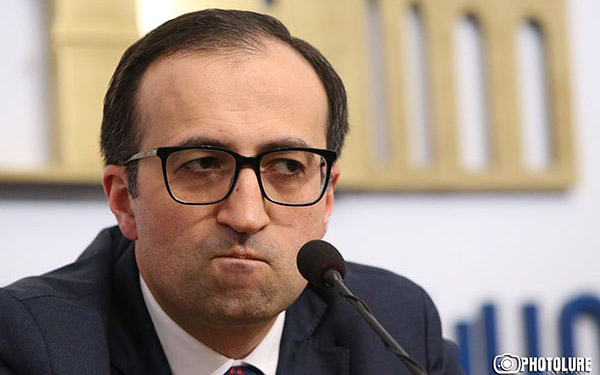 Թորոսյանը համադրել է անհամադրելին և եզրակացրել, որ Հայաստանում աղքատության ցուցանիշը նվազել է 2 տոկոսով. «Հետք»