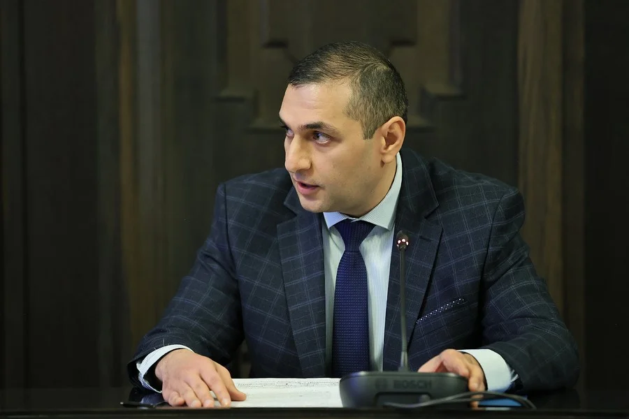 3 բնակարան, 2 ավտոմեքենա. փոխնախարար Ջումայանը գնում է նոր պաշտոնի. «Ժողովուրդ»
