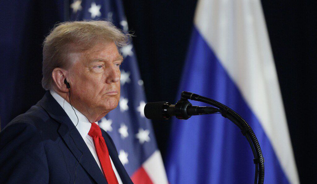 Трамп пригрозил Ирану сильным ударом в случае гибели протестующих