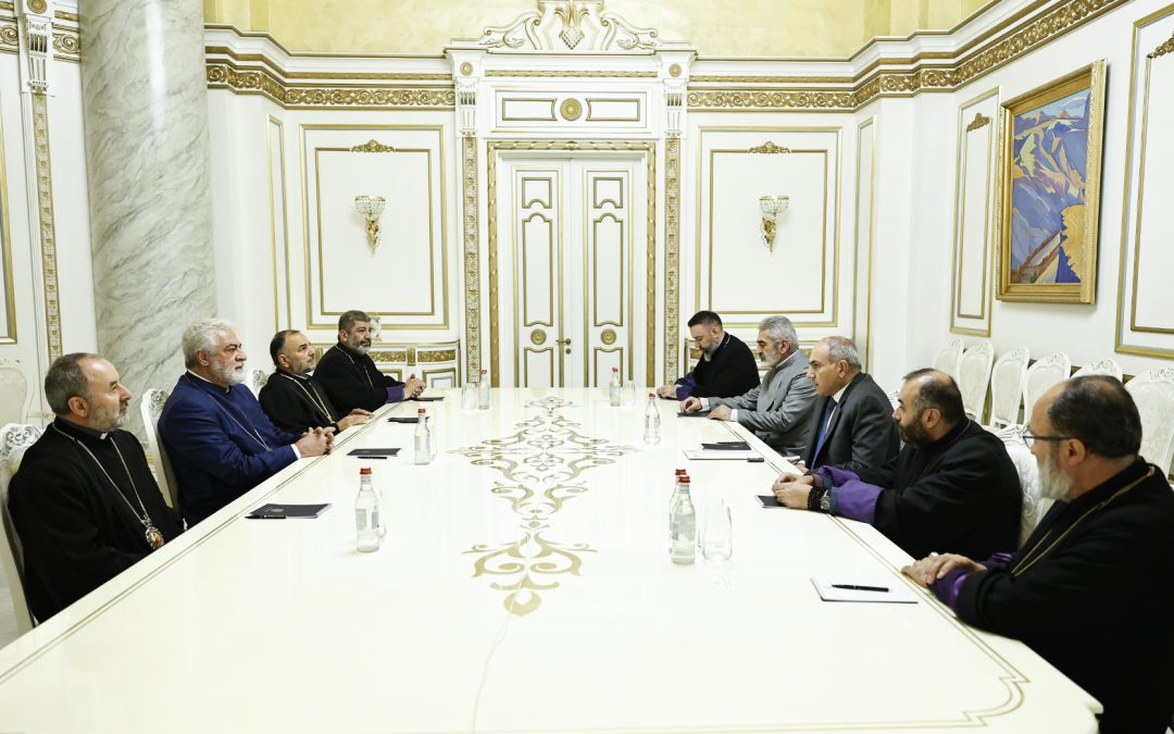 Ադրբեջանական պրոպագանդան «նկատել» է, որ Փաշինյանին միացած եպիսկոպոսներից է Արցախի թեմի առաջնորդը. քաղաքագետ