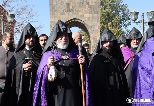 Ամենայն հայոց կաթողիկոսի գահակալության 26-րդ տարին է
