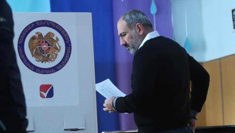 Դպրոցների, մանկապարտեզների, պետական այլ հիմնարկների աշխատակիցներ՝ Էջմիածին Փաշինյանի այցին․ «Փաստ»