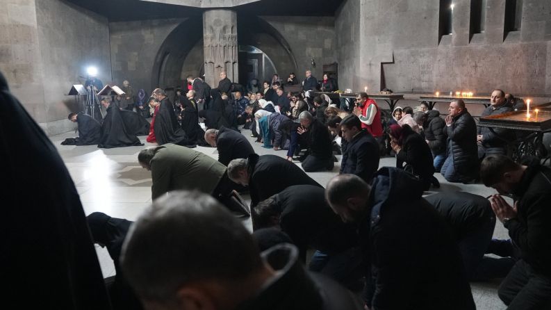 Միասնական աղոթք՝ Սուրբ Հովհաննես Մկրտչ և Սուրբ Վարդան մատուռ-մկրտարանում