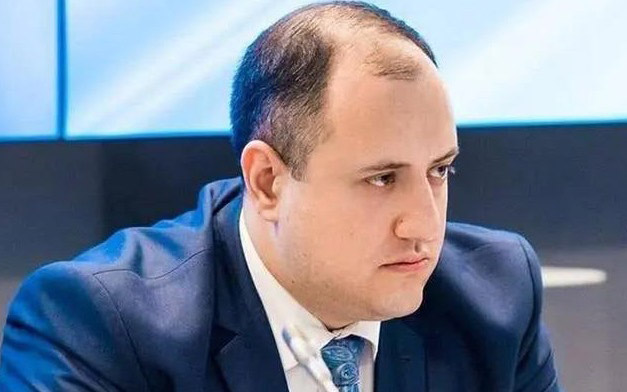 В Ереване совершено нападение на общественного деятеля Миграна Акопяна